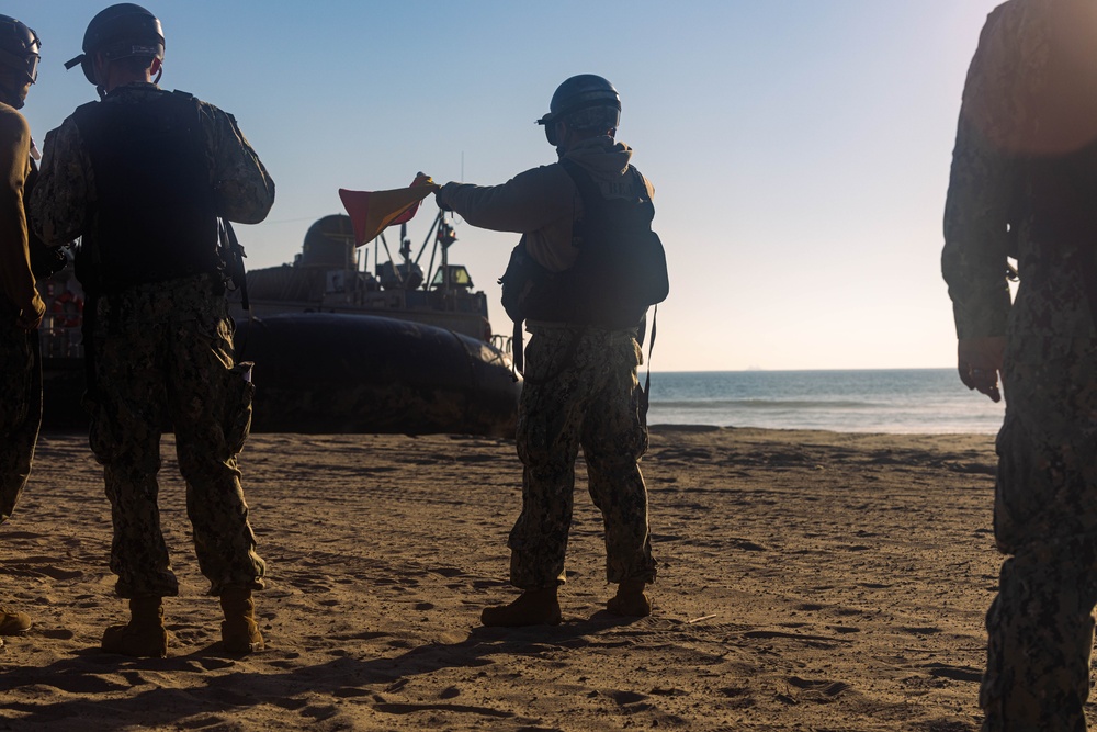 1st DSB offloads LCAC during Steel Knight 24