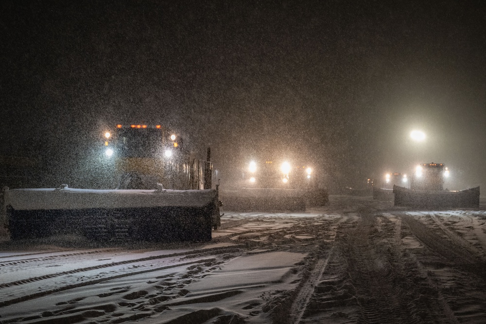 316th CES keeps America’s Airfield operational during winter storm