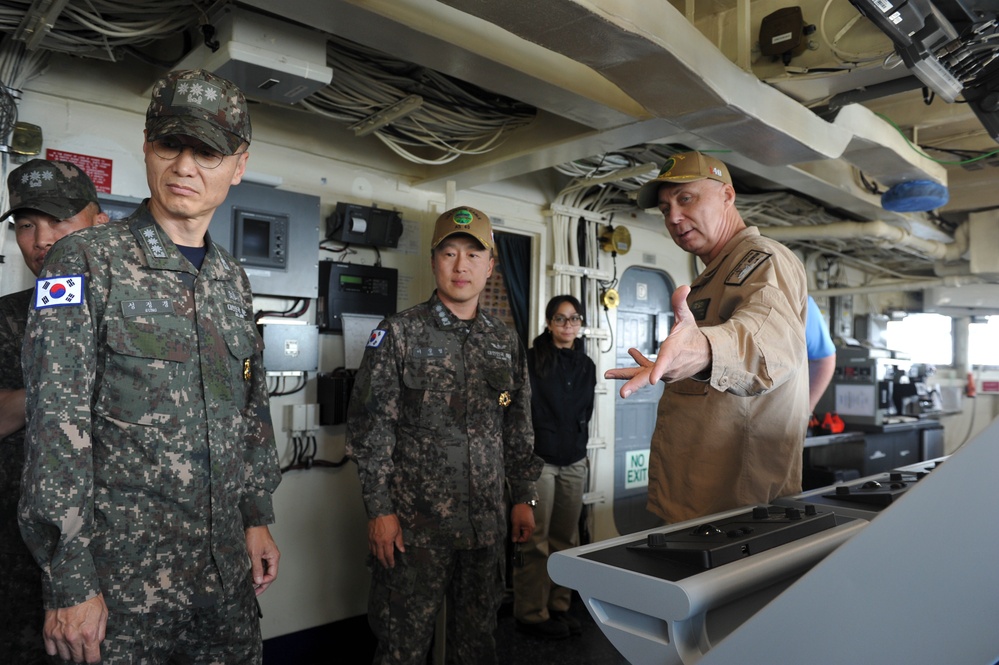 USS Frank Cable Hosts Tour for Republic of Korea Navy Officers