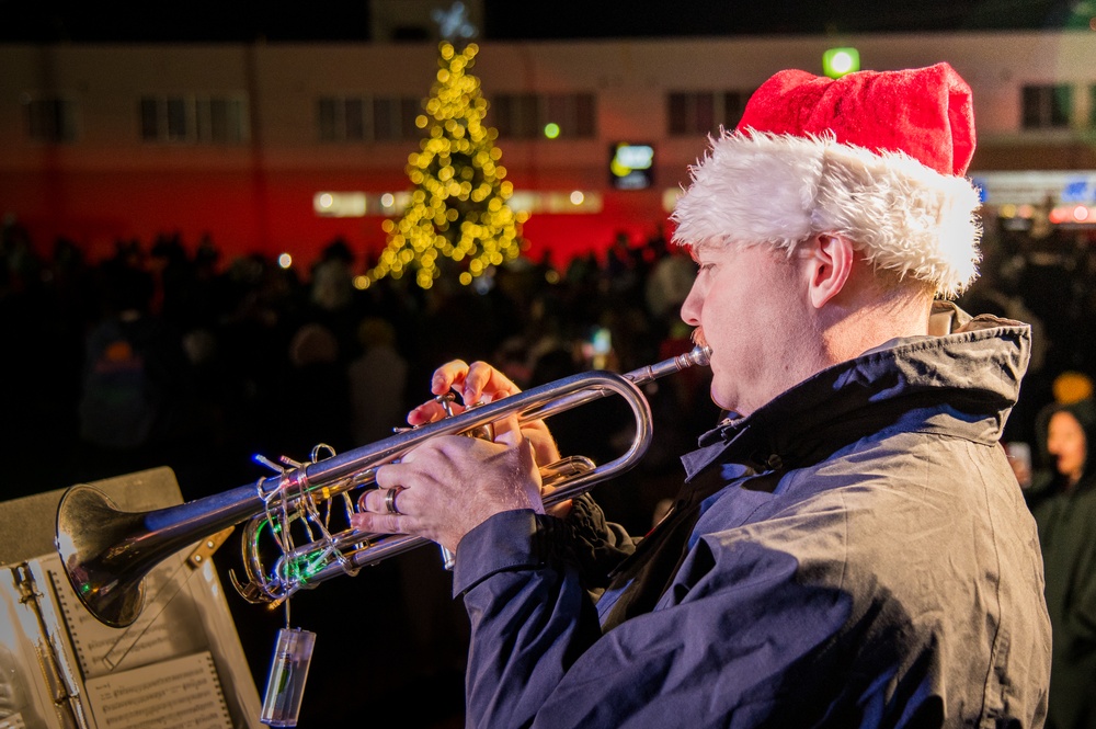 Sailors from the U.S. 7th Fleet Band participate in a Tree-Lighting Ceremony aboard Commander, Fleet Activities Yokosuka.