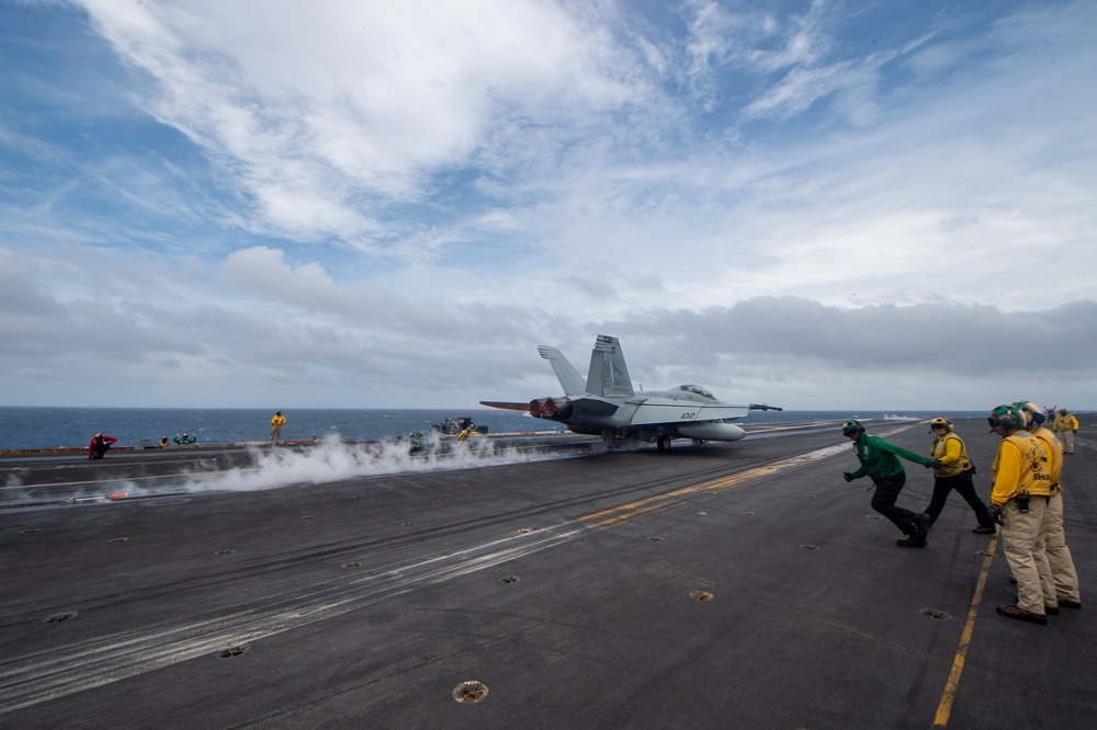 USS Carl Vinson (CVN 70) Conducts Routine Flight Operations in the South China Sea