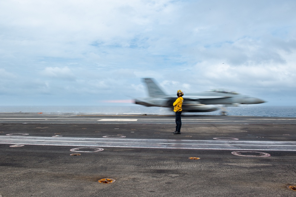 USS Carl Vinson (CVN 70) Conducts Routine Flight Operations in the South China Sea