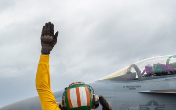 USS Carl Vinson (CVN 70) Conducts Routine Flight Operations in the South China Sea