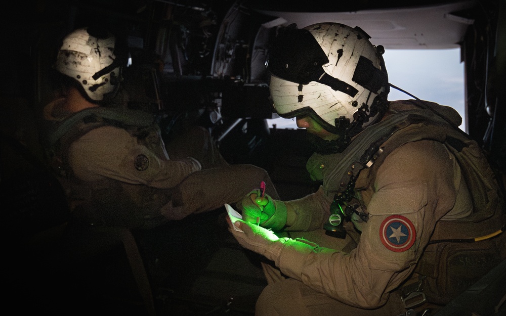 82nd ERQS, VMM-266, and 10 EAEF Collaborate on Personnel Recovery Training