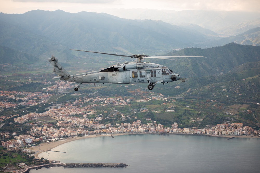 The &quot;Dragon Whales&quot; of HSC 28 fly above Sicily