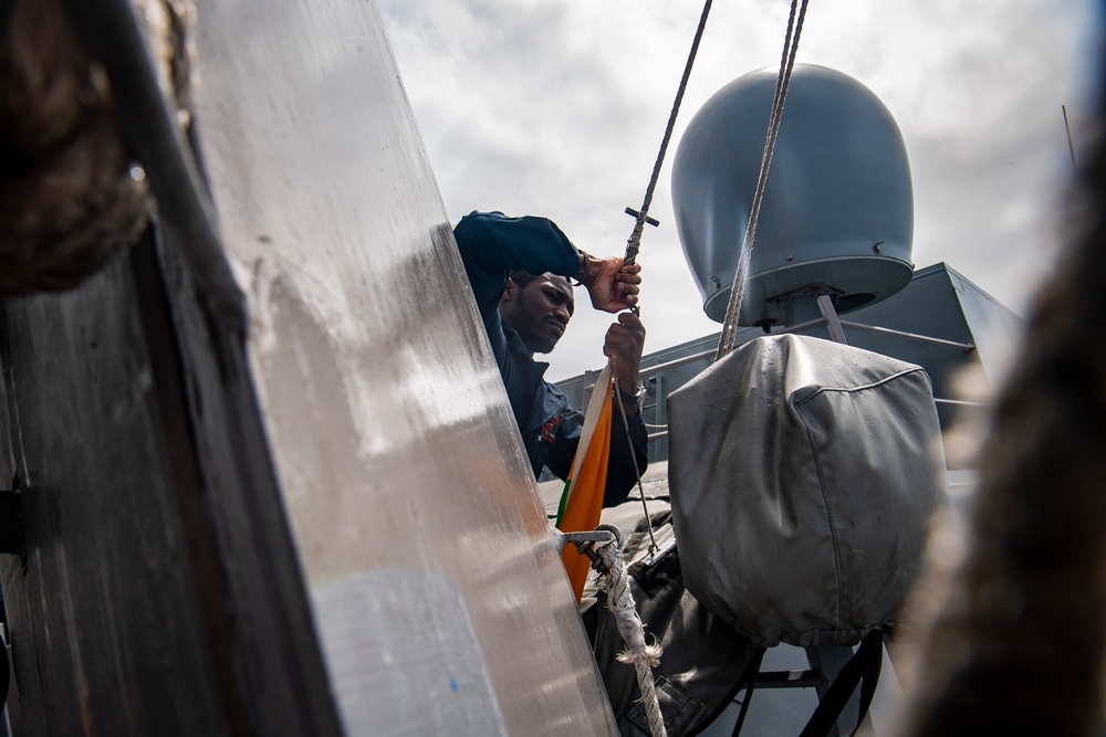 USS Sterett conducts routine operations as part of the Carl Vinson Carrier Strike Group