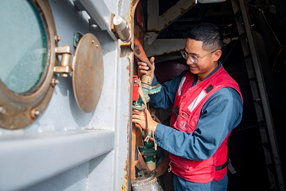 USS Sterett conducts routine operations as part of the Carl Vinson Carrier Strike Group