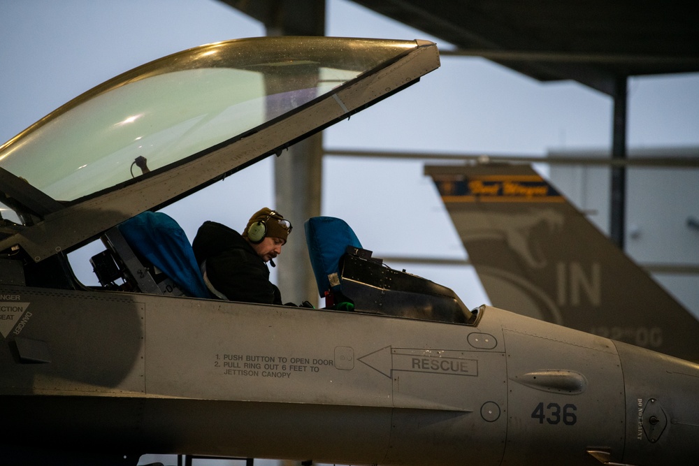 Airmen maintain F-16 readiness