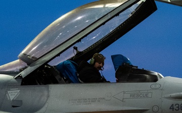 Airmen maintain F-16 readiness