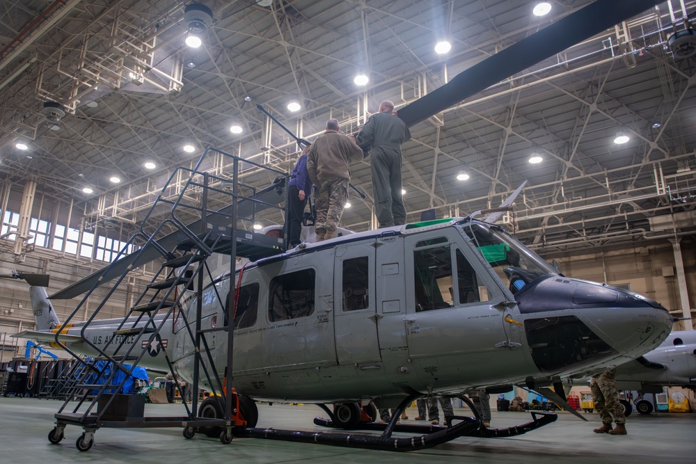 USFJ, 5AF commander receives Yokota immersion tour