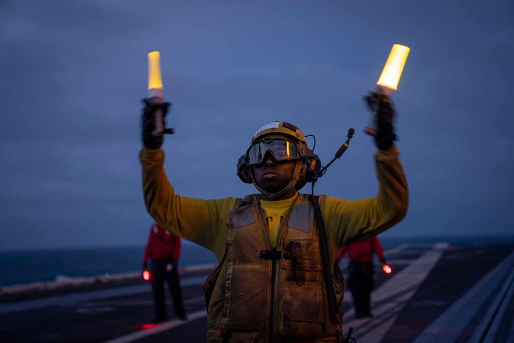 USS Carl Vinson (CVN 70) Conducts Routine Flight Operations in the South China Sea