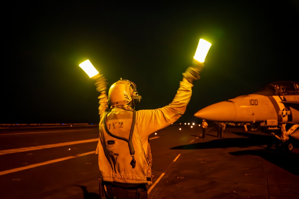 USS Carl Vinson (CVN 70) Conducts Routine Flight Operations in the South China Sea