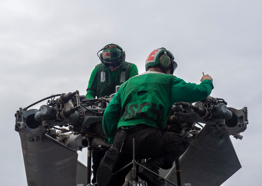 USS Carl Vinson (CVN 70) Conducts Routine Flight Operations in the South China Sea