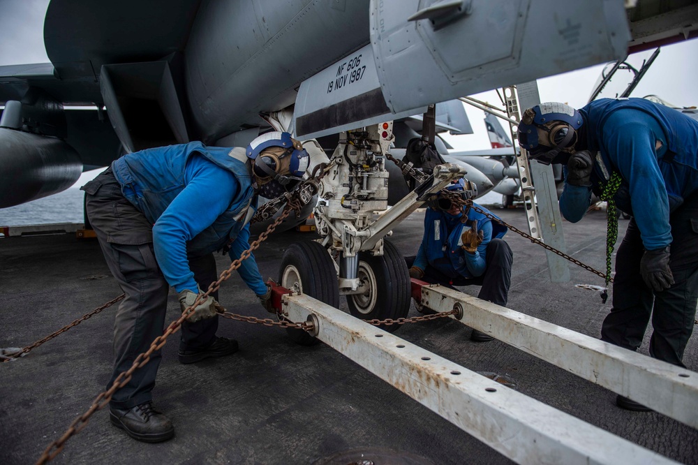 USS Carl Vinson (CVN 70) Conducts Routine Flight Operations in the South China Sea