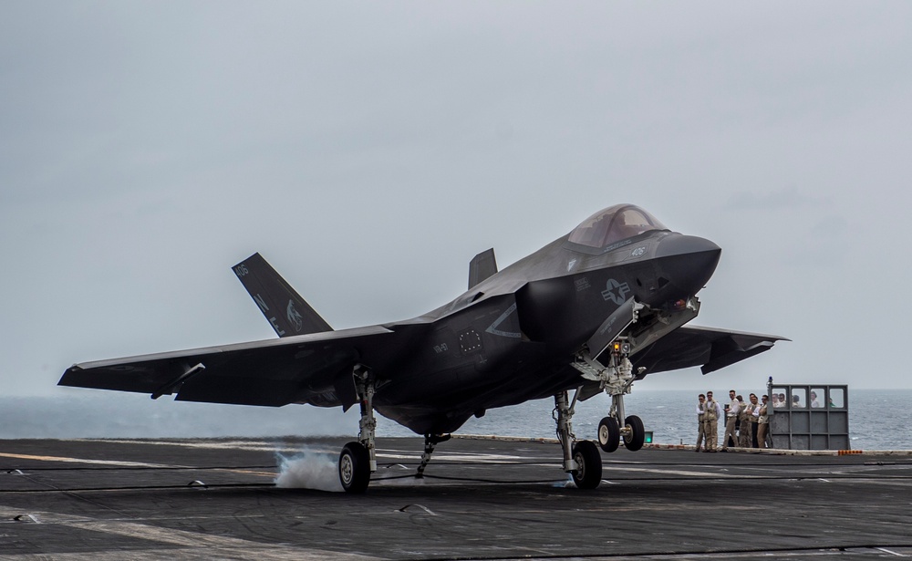 USS Carl Vinson (CVN 70) Conducts Routine Flight Operations in the South China Sea