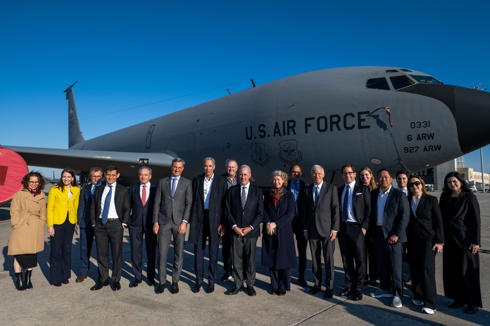 Members of Council on Foreign Relations tour MacDill AFB