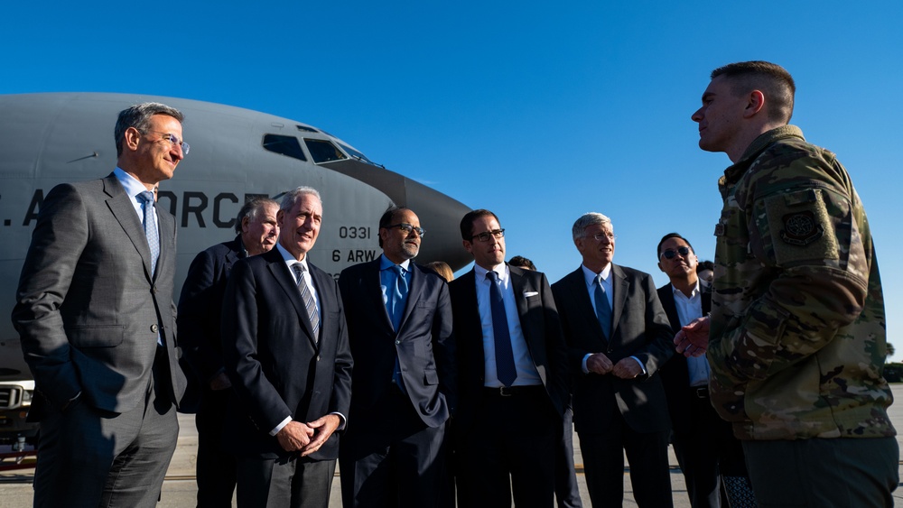 Members of Council on Foreign Relations tour MacDill AFB