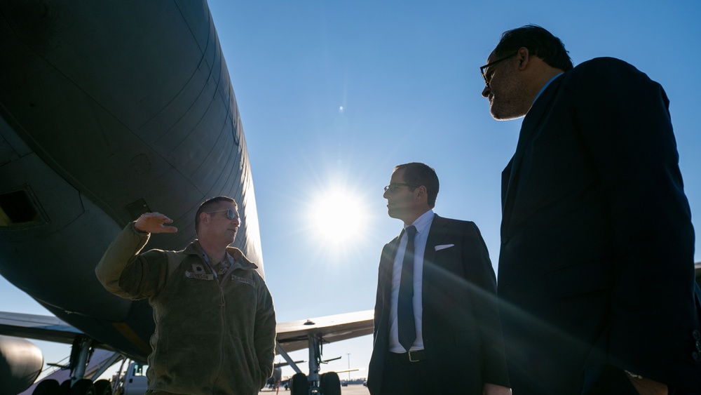 Members of Council on Foreign Relations tour MacDill AFB