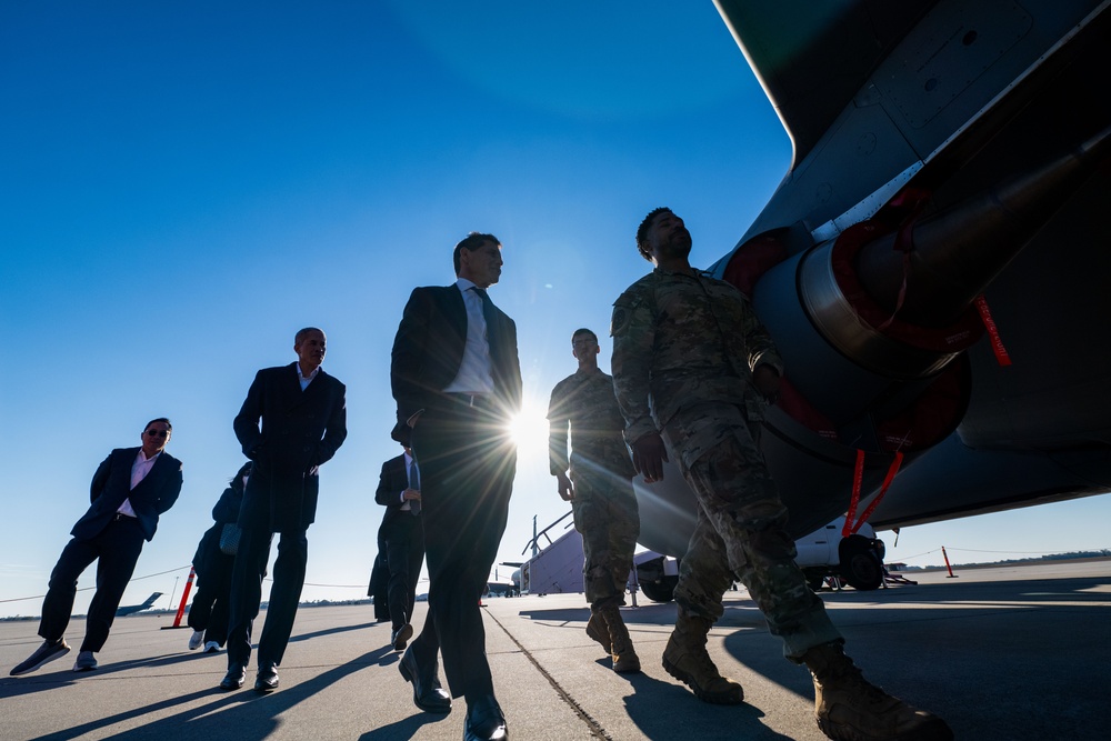 Members of Council on Foreign Relations tour MacDill AFB