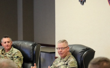 MG McCurry visit to AvCOE