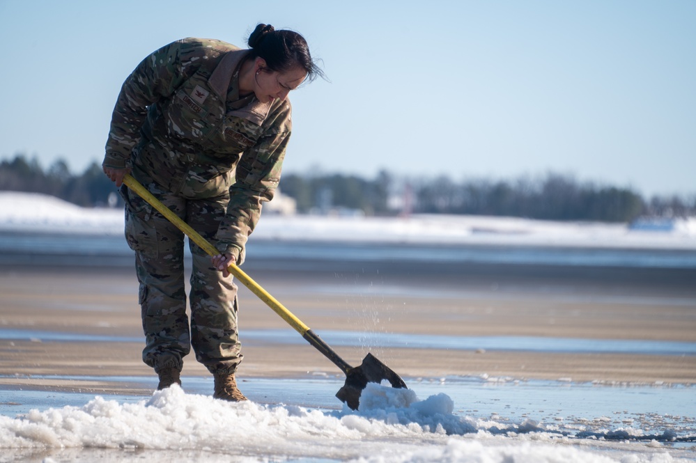 Joint Base Andrews team clears ice, snow ahead of state funeral arrival ceremony