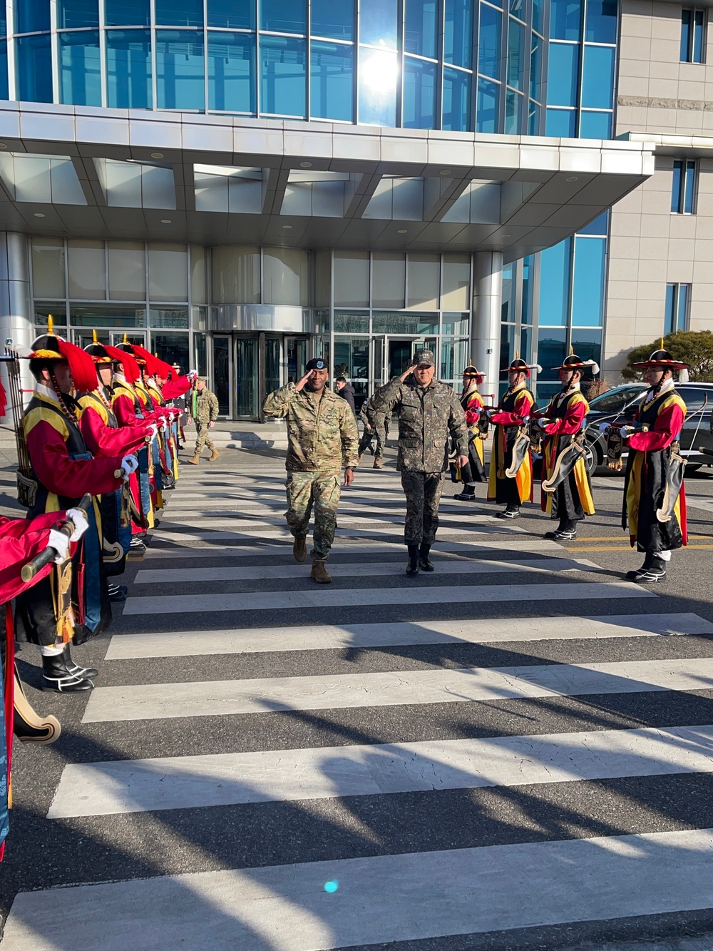 Gen Brunson visits ROK JCS