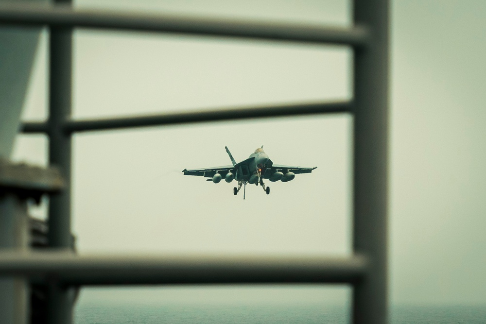 USS Carl Vinson (CVN 70) Conducts Routine Flight Operations in the South China Sea