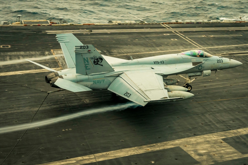 USS Carl Vinson (CVN 70) Conducts Routine Flight Operations in the South China Sea