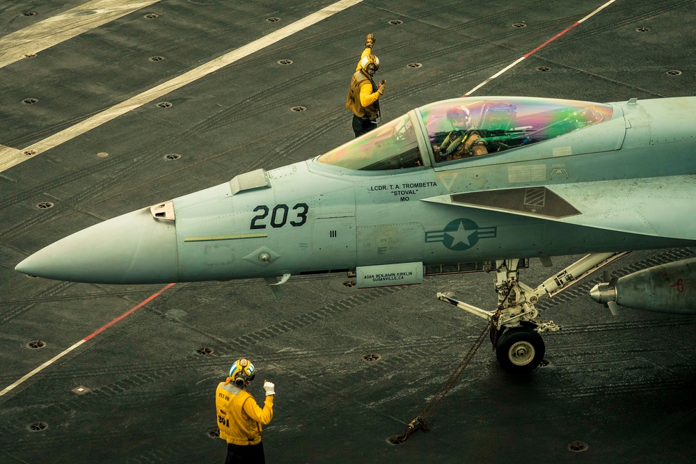 USS Carl Vinson (CVN 70) Conducts Routine Flight Operations in the South China Sea