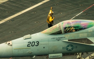 USS Carl Vinson (CVN 70) Conducts Routine Flight Operations in the South China Sea