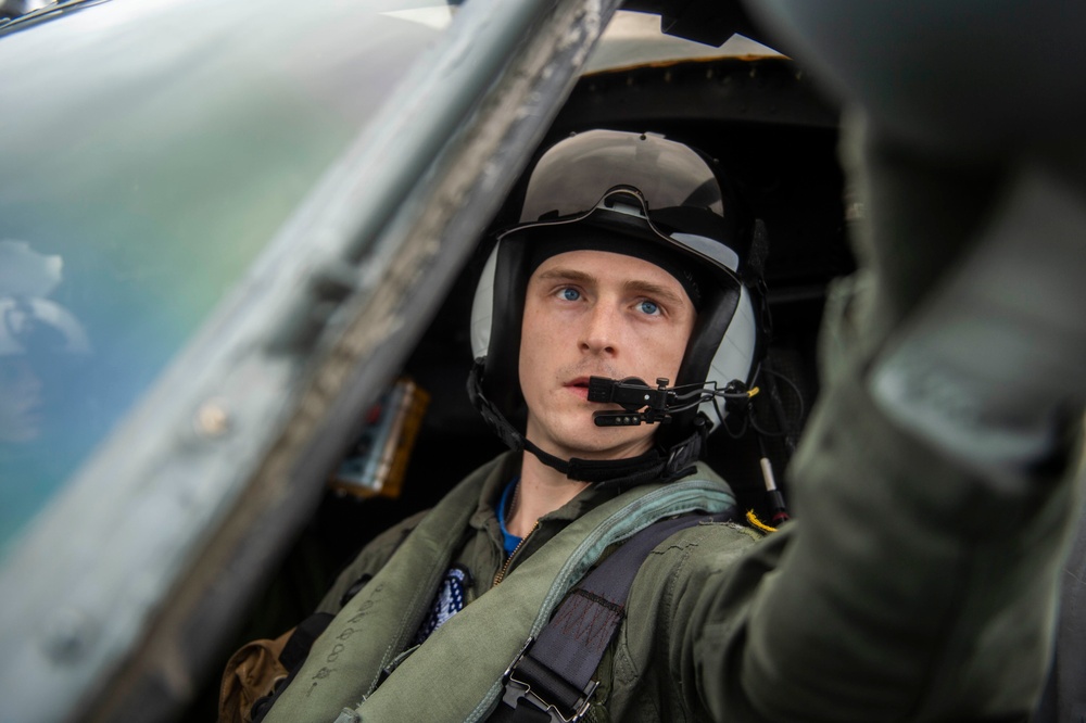 USS Carl Vinson (CVN 70) Conducts Routine Flight Operations in the South China Sea