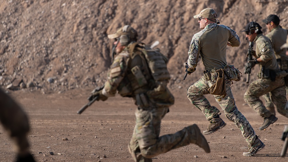 82nd ERQS Conducts Dynamic Firearms Training