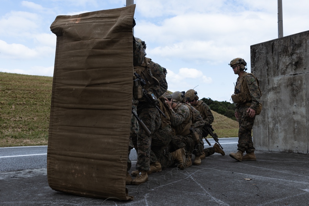 31st MEU | BLT 2/4 conducts urban breaching range