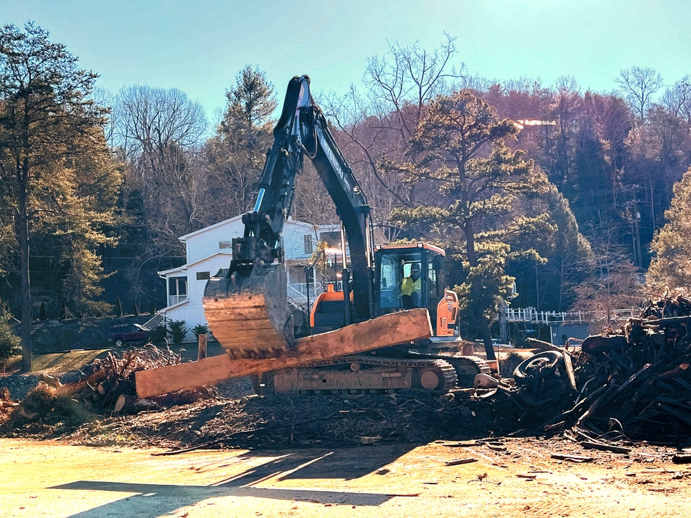 USACE oversees waterway debris removal at Lake Lure