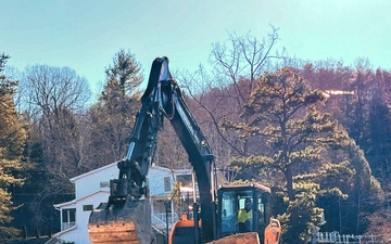 USACE oversees waterway debris removal at Lake Lure