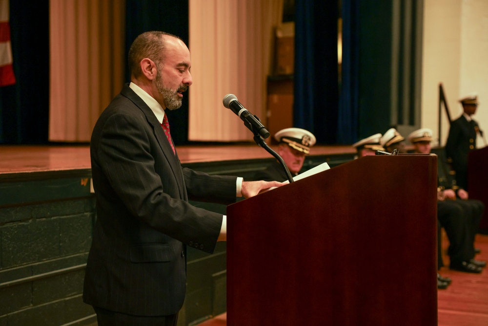 Retired U.S. Navy Capt. Frank Castellano addresses the crowd during a change of command ceremony for the Arleigh Burke-class guided-missile destroyer USS Truxtun (DDG 103)