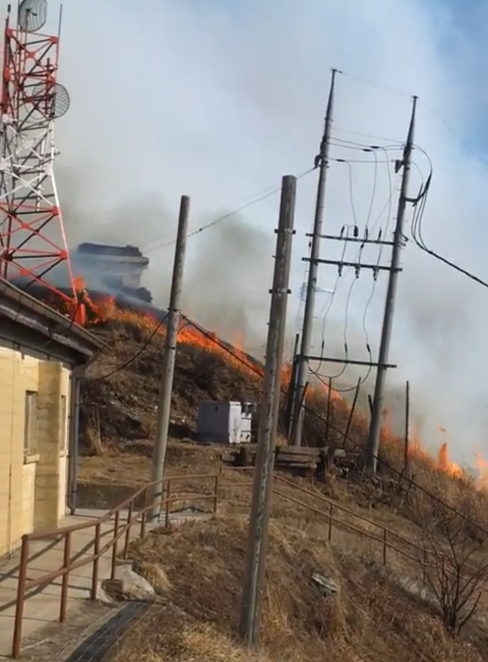 1st Signal Korean workers overcome treacherous conditions to keep communications lines open during winter