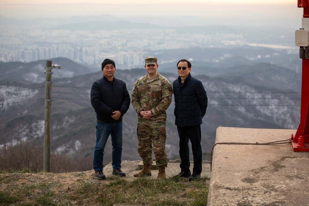 1st Signal Korean workers overcome treacherous conditions to keep communications lines open during winter