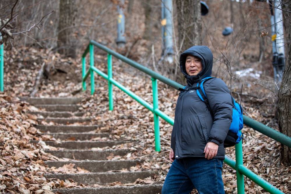 1st Signal Korean workers overcome treacherous conditions to keep communications lines open during winter