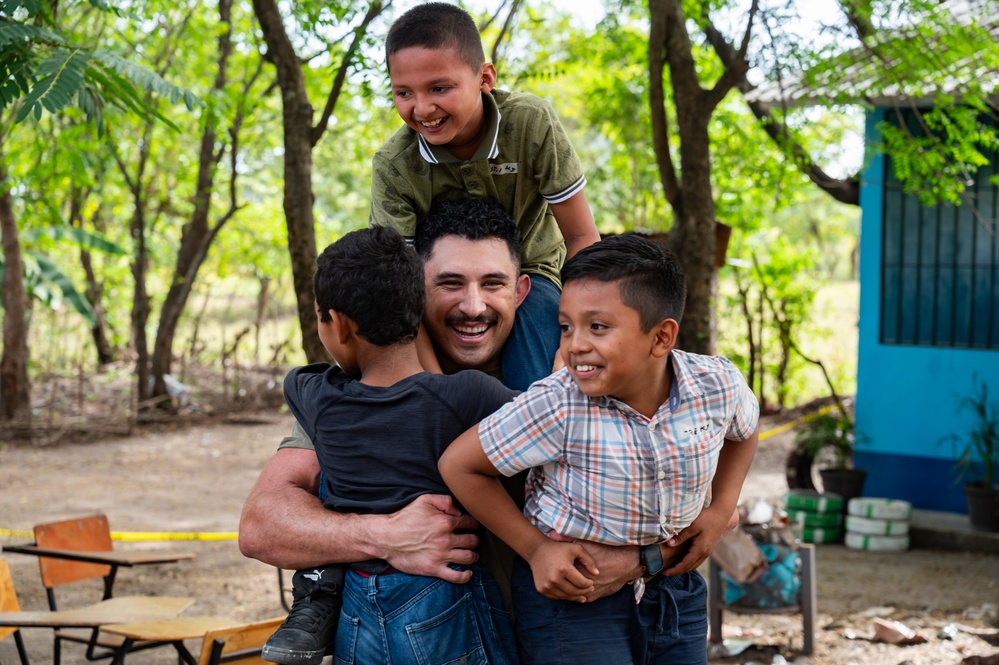 JTF-Bravo provides medical care to more than 1000 near Choluteca, Honduras