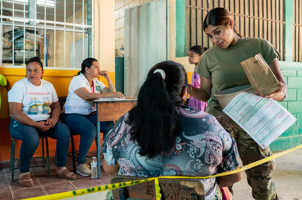 JTF-Bravo provides medical care to more than 1000 near Choluteca, Honduras