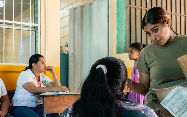 JTF-Bravo provides medical care to more than 1000 near Choluteca, Honduras