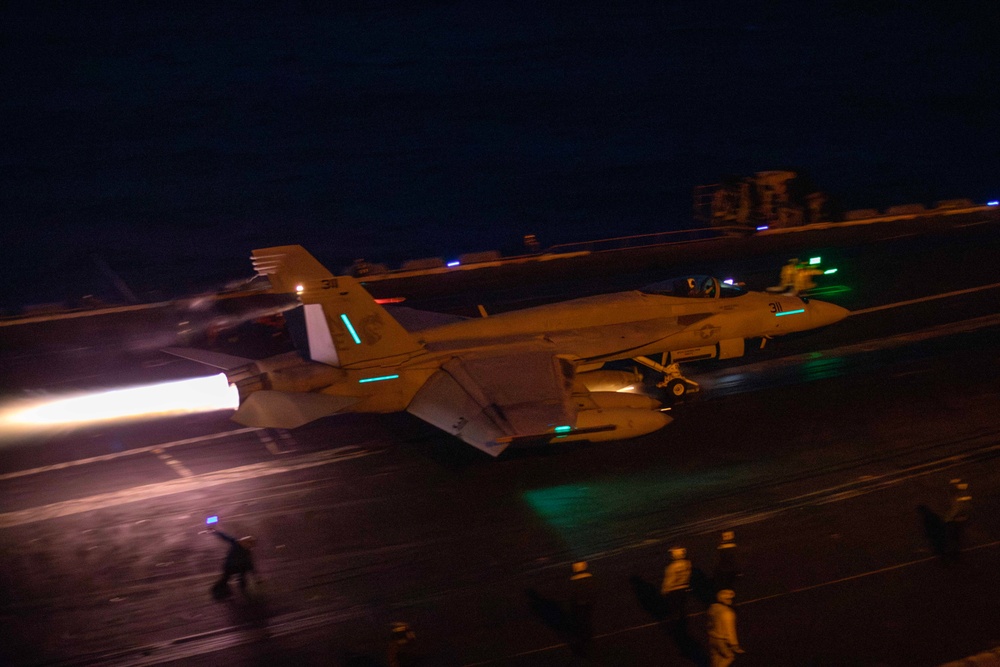 USS Carl Vinson (CVN 70) Conducts Routine Flight Operations in the South China Sea