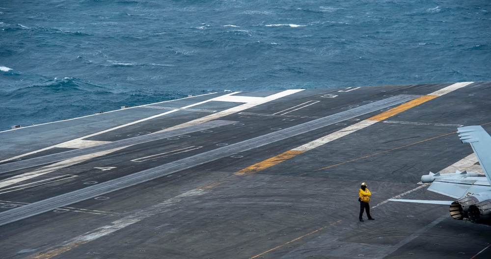 USS Carl Vinson (CVN 70) Conducts Routine Flight Operations in the South China Sea