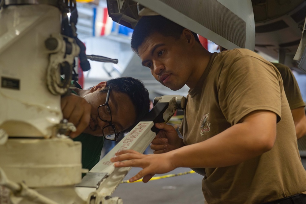 USS Carl Vinson (CVN 70) Conducts Routine Operations in the South China Sea