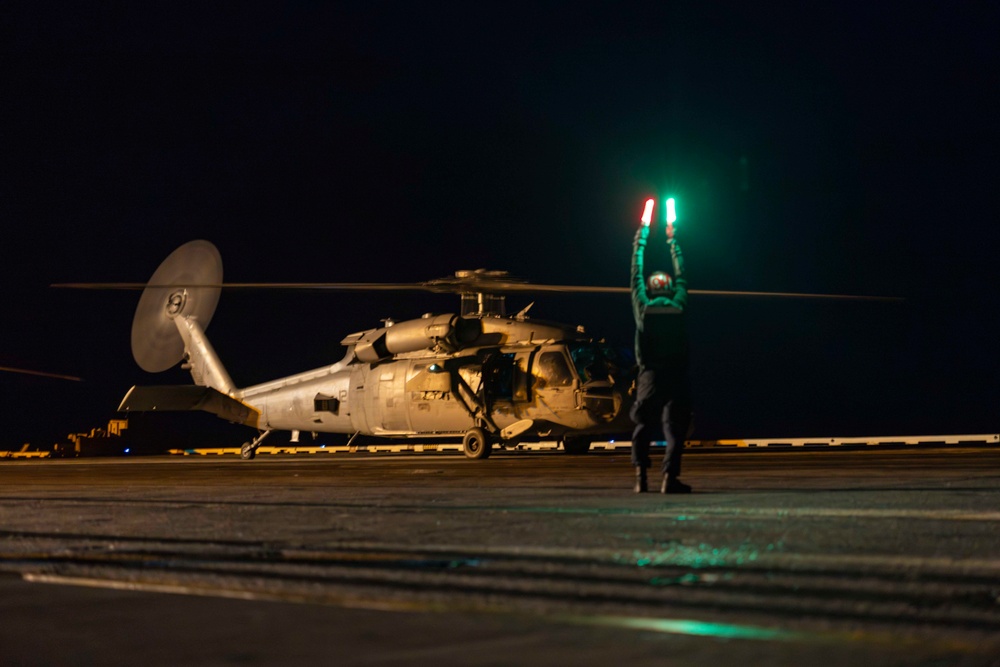 USS Carl Vinson (CVN 70) Conducts Routine Flight Operations in the South China Sea