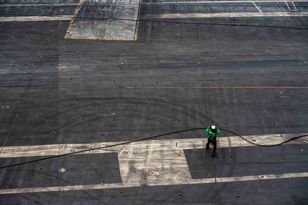 USS Carl Vinson (CVN 70) Conducts Routine Flight Operations in the South China Sea