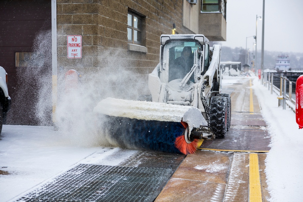 Pittsburgh District continues lock operations through wintery conditions