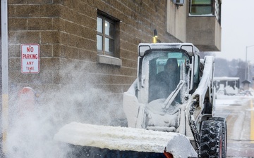 Pittsburgh District continues lock operations through wintery conditions