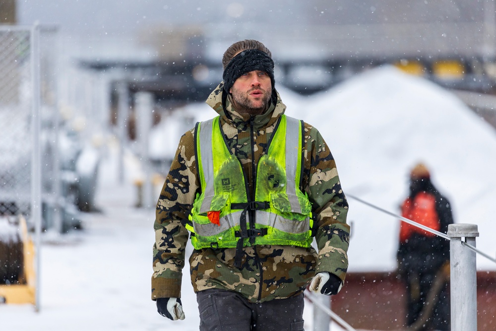 Pittsburgh District continues lock operations through wintery conditions